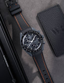 Bracelet en caoutchouc Vertech incurvé - Coutures noires et orange