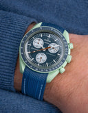 Bracelet en caoutchouc Vertech incurvé - Coutures bleues et blanches