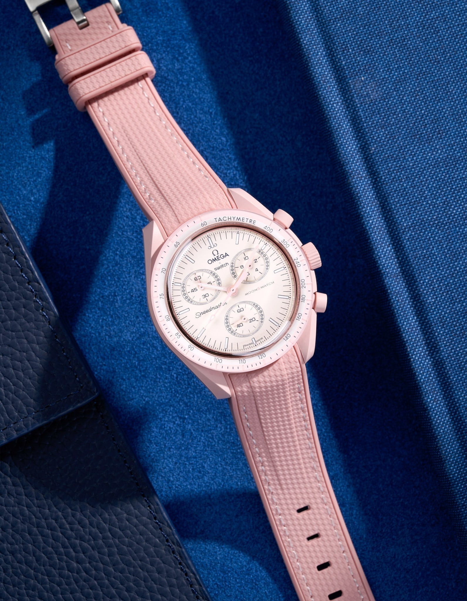 Curved Vertch Rubber Strap - Pink